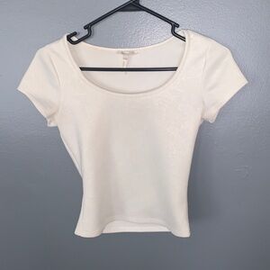 Kirra brand off white crop top.๐น Size small.